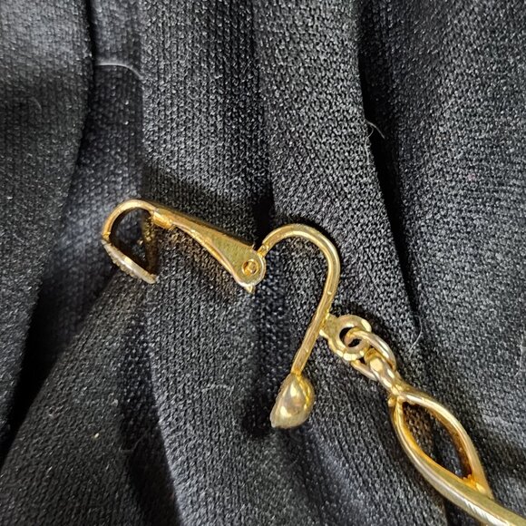 Avon Gold Tone Faux Opal Dangle Drop Figure Eight Vintage Magnet Clip On Earring - Picture 12 of 16